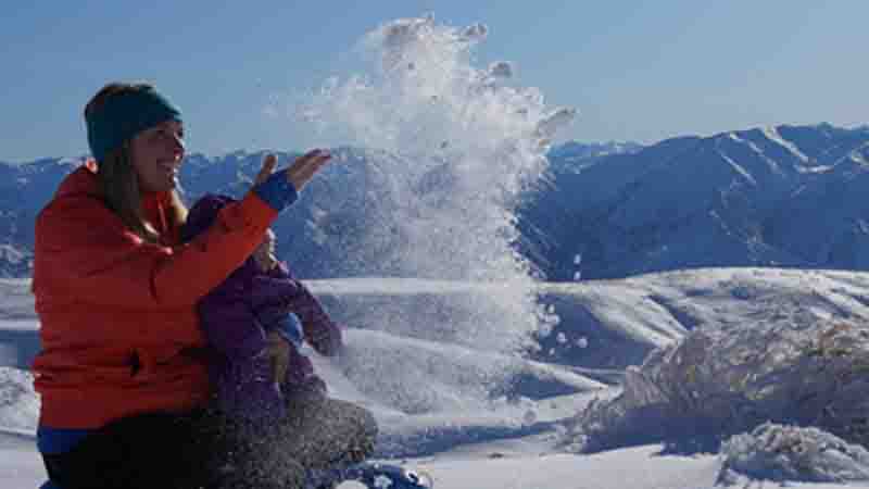 Bound around the Snow Fun Zone for family-friendly snow action, including tube hire! There’s something for everyone in the Snow Fun Zone. Blast around the hill on a tube, build a snowman or see the sights of our snow caves and sculptures!